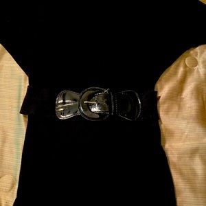 Black sweater with large belt that snatches the waistline.